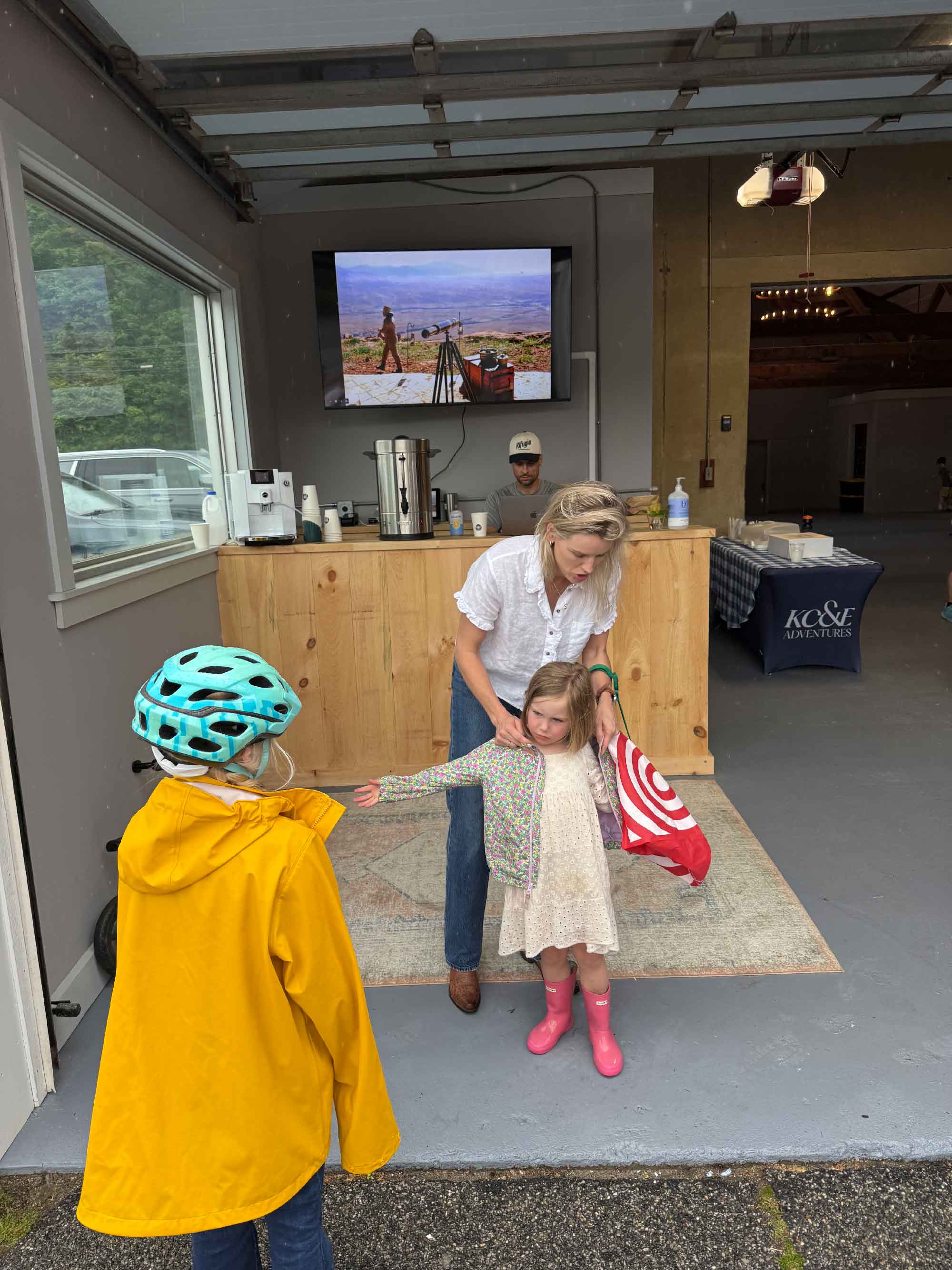 Family arriving at Rifugio